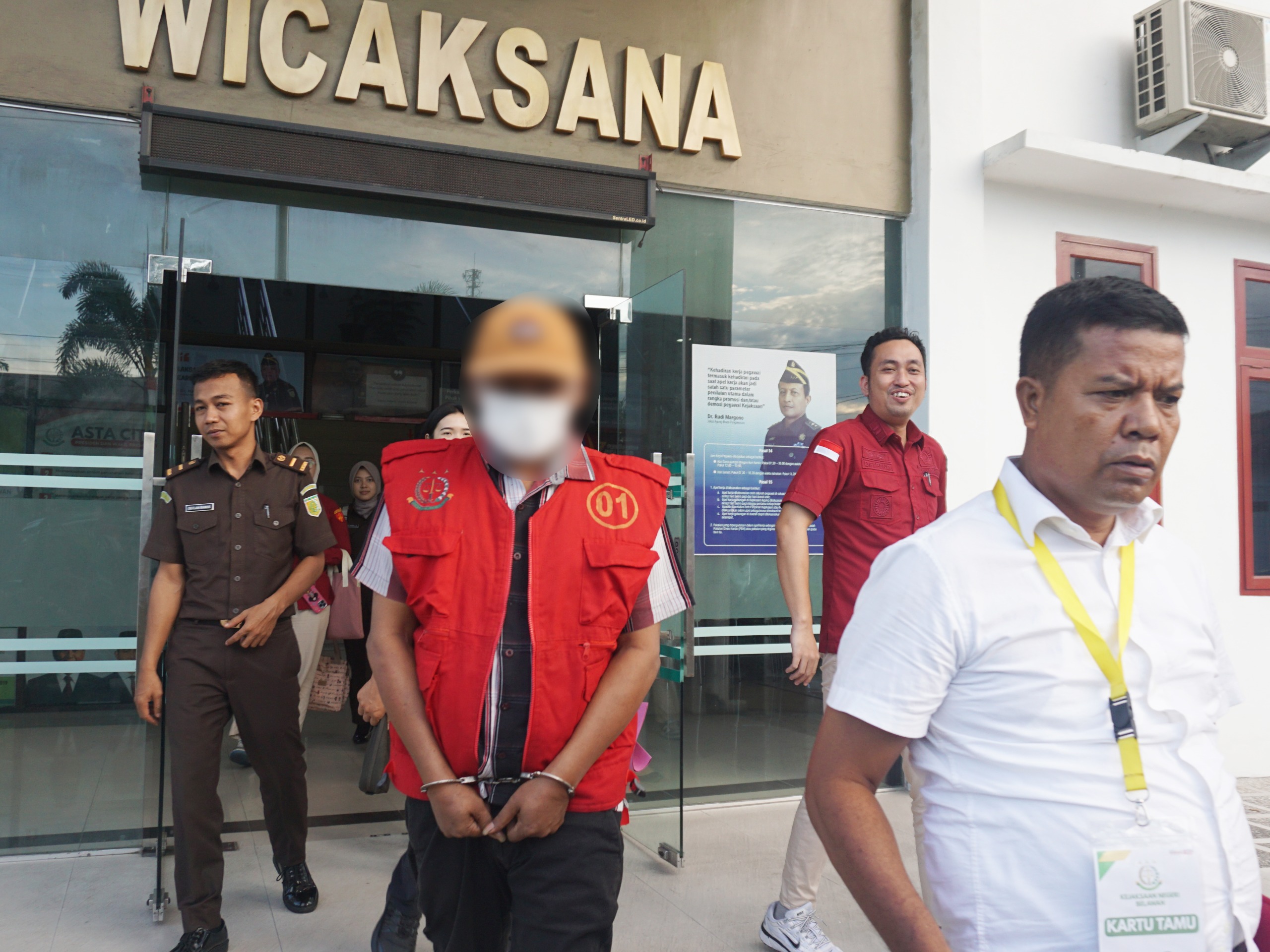 Tersangka korupsi Dana BOS SMAN 19 T/A 2022 / 2023  Bertambah 1 Orang