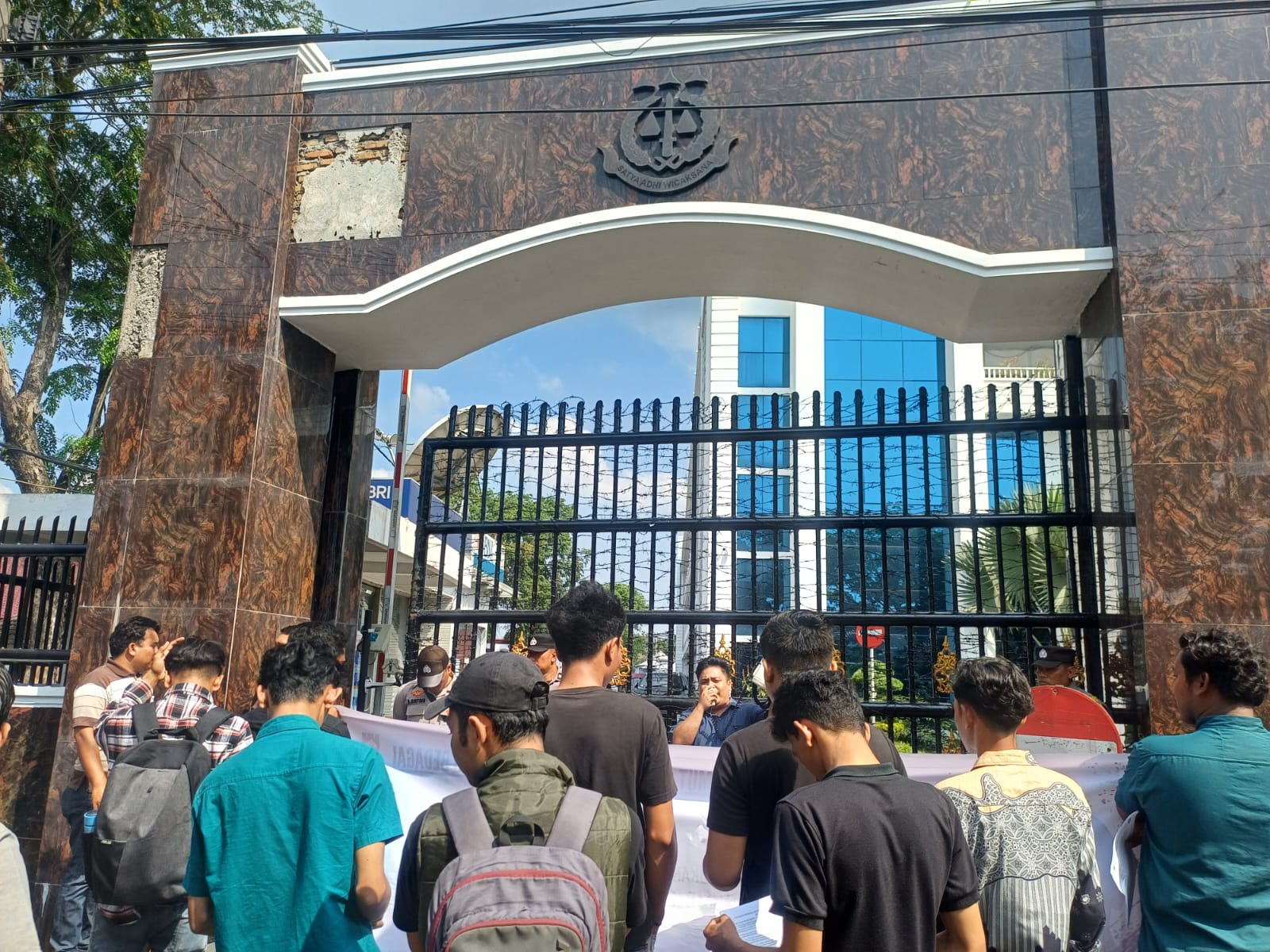 Aliansi Pemuda dan Mahasiswa Indonesia Gelar Aksi di Kejati Sumut, Desak Usut Dugaan Korupsi KCP Bank Sumut Krakatau