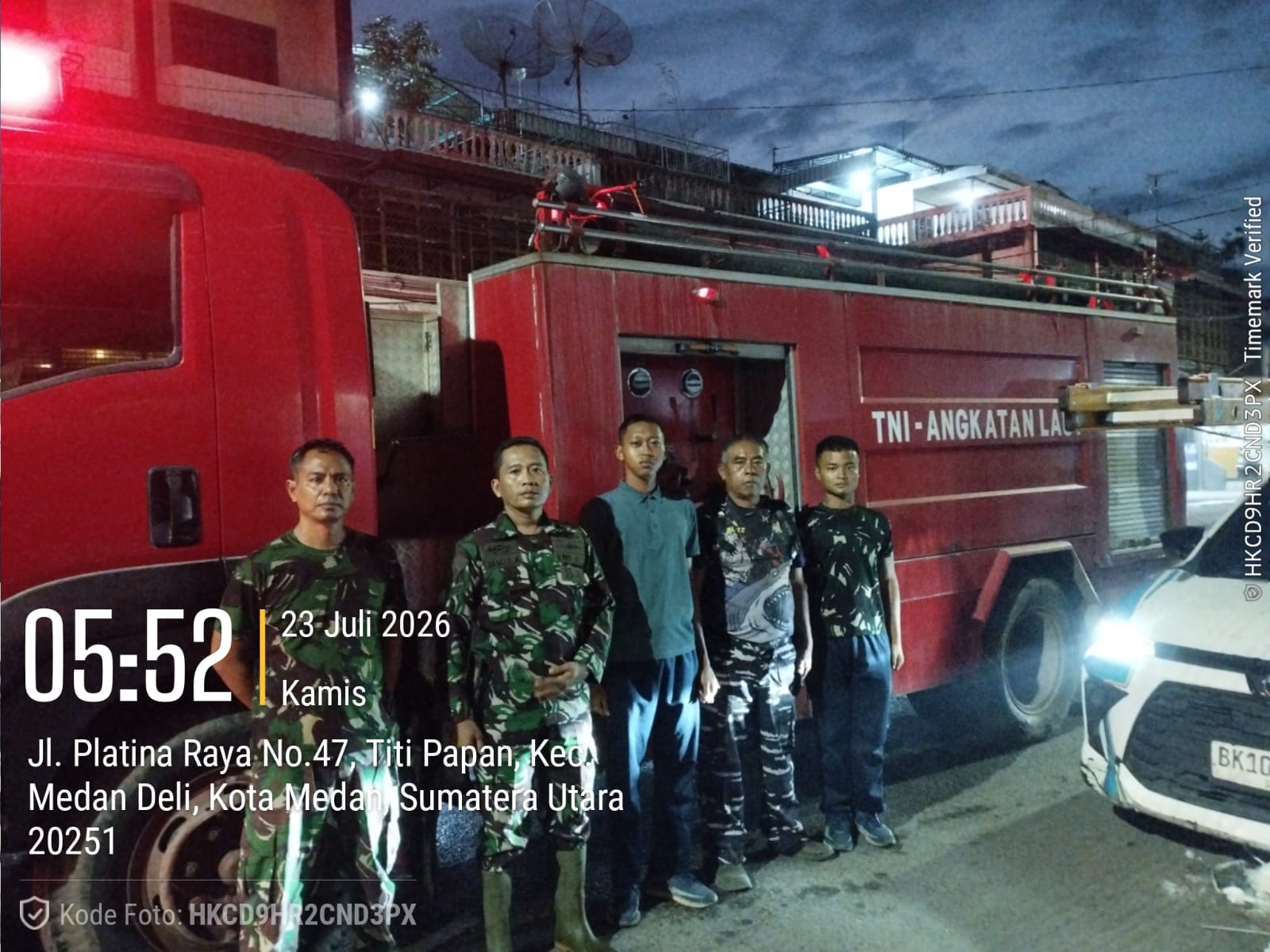 ‎Masyarakat Membutuhkan, Prajurit Kodaeral I Hadir: Sigap Menembus Fajar Padamkan Kebakaran di Medan Deli